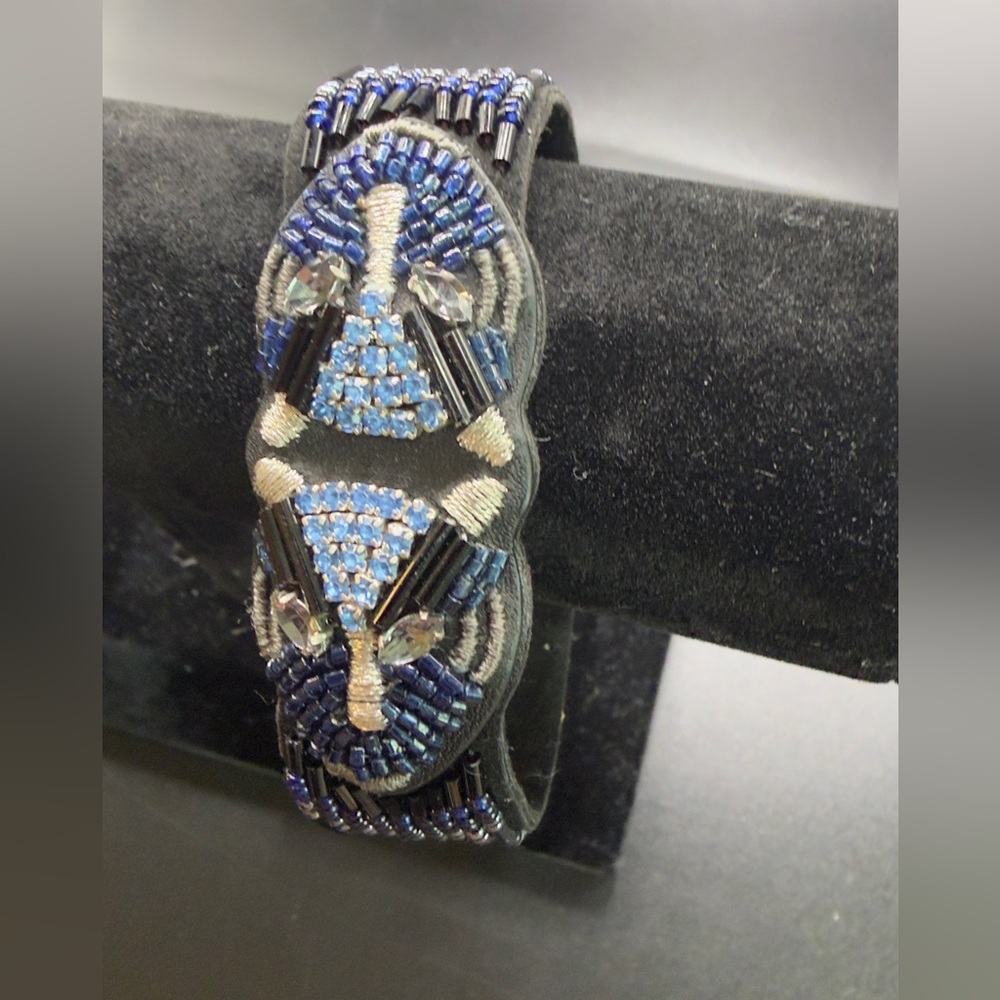 STELLA & DOT BEADED JAQUAR CUFF BRACELET BLACK BLUE SILVER 8”